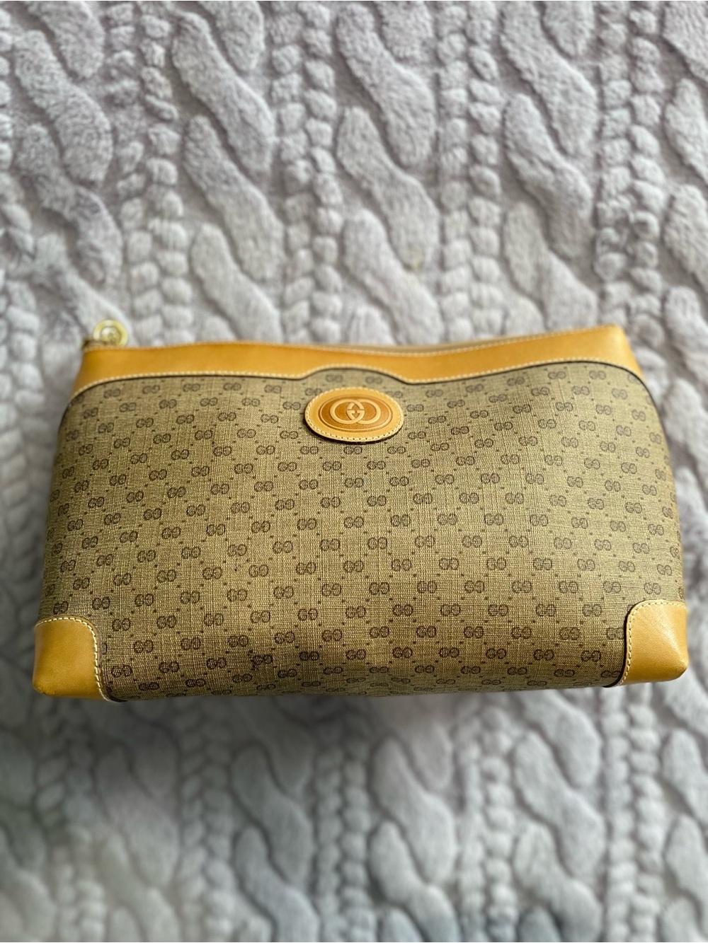 Gucci vintage pristine pouch w COA